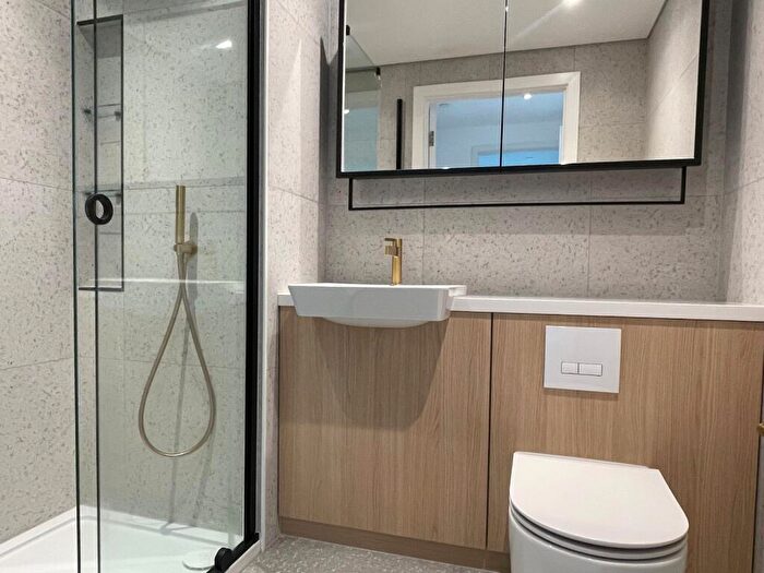 2 Bedroom Flat To Rent In Bouchon Point, Cendal Crescent, E1