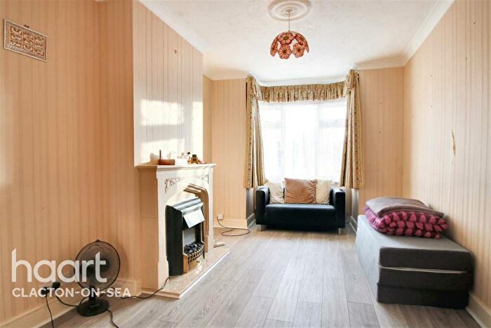 2 Bedroom End Of Terrace House To Rent In Oxford Crescent, CO15