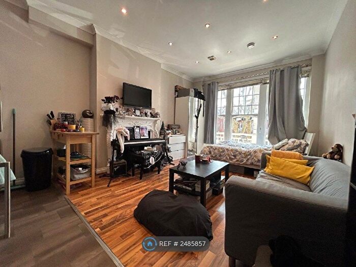 Studio To Rent In Queens Avenue, London, N10