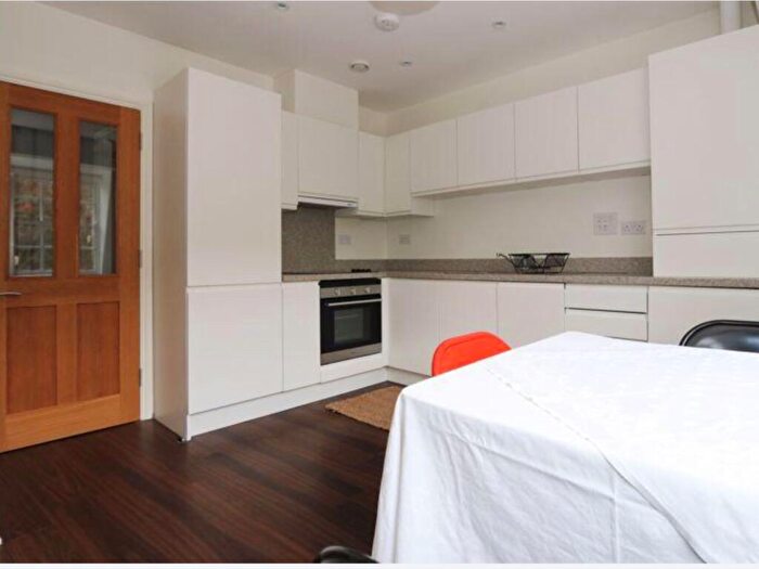 2 Bedroom Flat To Rent In Long Acre, Bath, BA1
