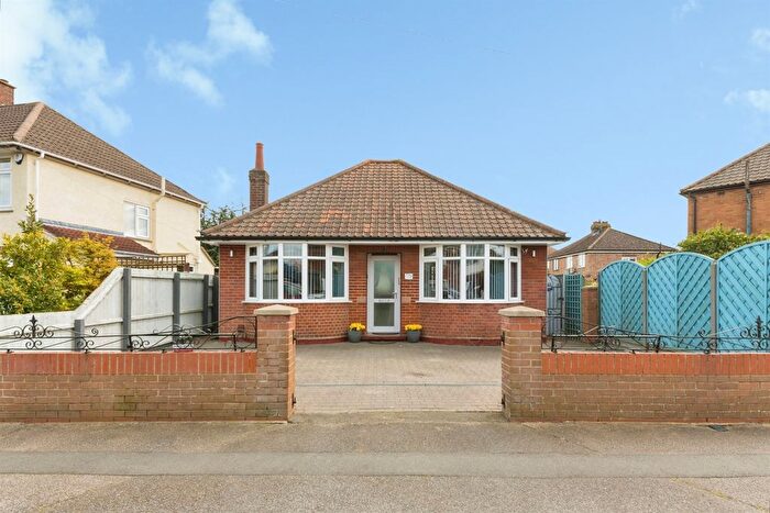 3 Bedroom Detached Bungalow For Sale In Mildmay Road, Ipswich, IP3