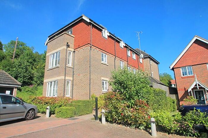 2 Bedroom Apartment To Rent In Bedroom Purpose Built Apartment In Caterham Valley, CR3