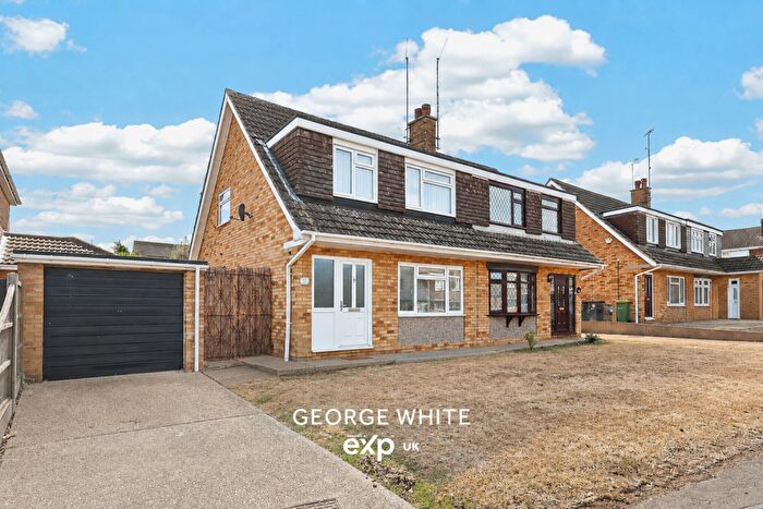 3 Bedroom Semi-Detached House For Sale In Shakespeare Avenue, Rayleigh, SS6