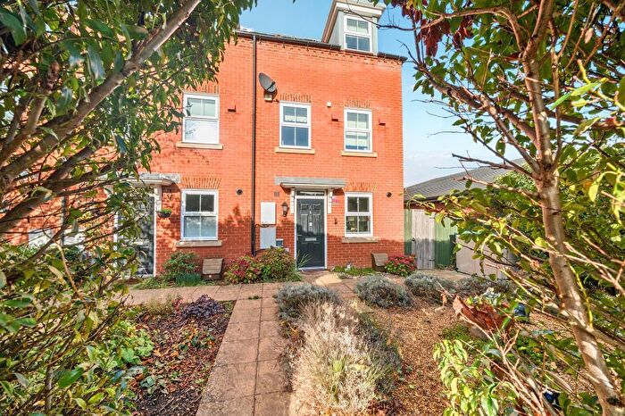 3 Bedroom Terraced House For Sale In Newbury, Berkshire, RG14