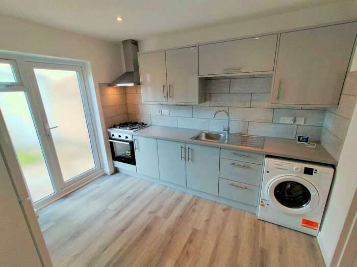 1 Bedroom Maisonette To Rent In Linkways, Stevenage, SG1