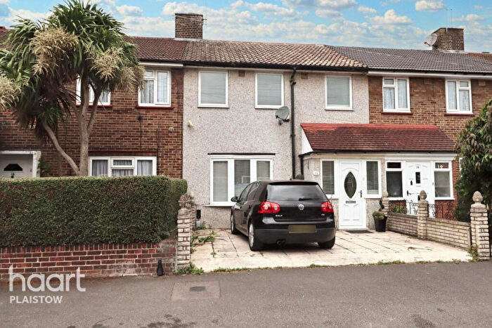 3 Bedroom Terraced House For Sale In Murray Square Royal Docks, London, E16