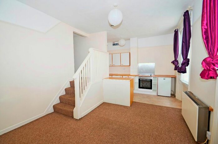 2 Bedroom Flat To Rent In Flat, London Road, Gloucester GL1