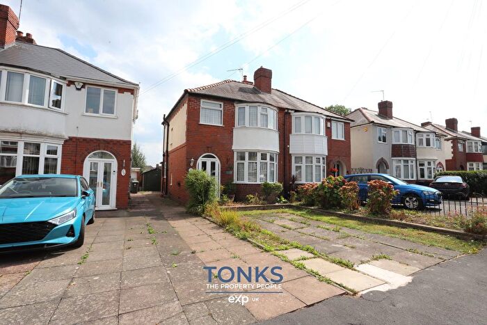 3 Bedroom Semi Detached House For Sale In Highbury Avenue, Rowley Regis, B65