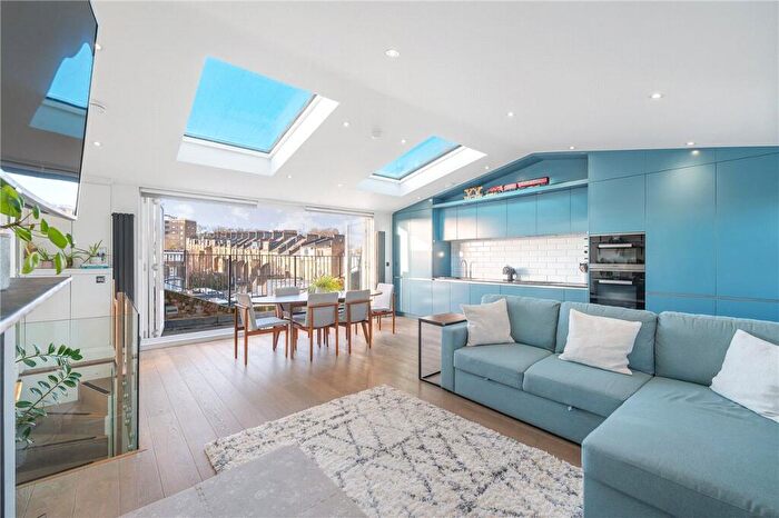 3 Bedroom Maisonette For Sale In Erskine Road, Primrose Hill, London, NW3
