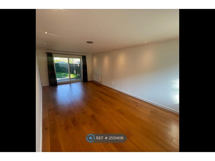 3 Bedroom Semi-Detached House To Rent In Harwood Hill, Welwyn Garden City, AL8