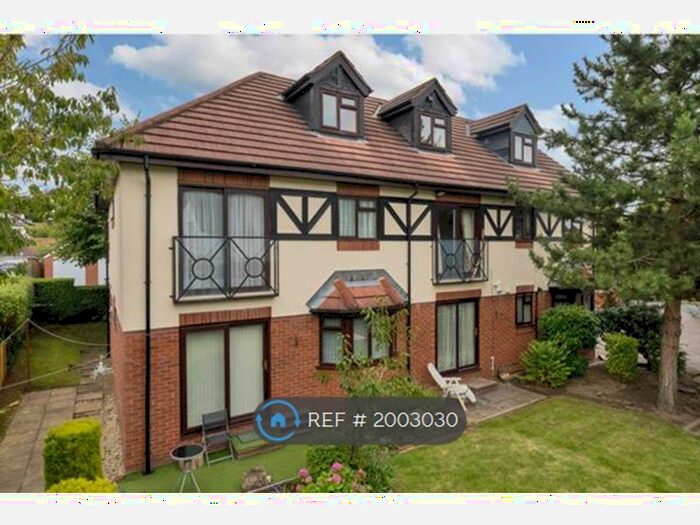 2 Bedroom Flat To Rent In Lime Tree Court, Leeds, LS16