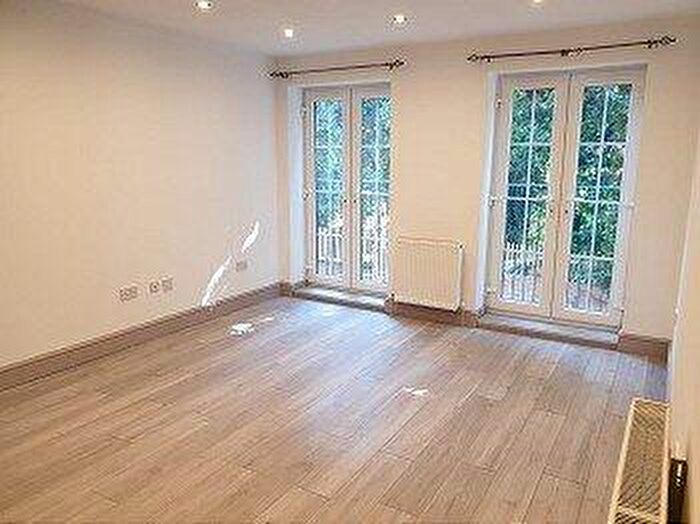 1 Bedroom Flat To Rent In Fords Grove, Winchmore Hill, N21