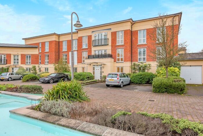 2 Bedroom Apartment To Rent In Trevelyan Court Windsor, SL4