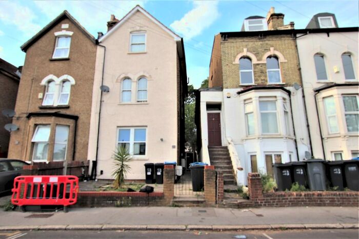 2 Bedroom Flat To Rent In Albert Road, London, SE25