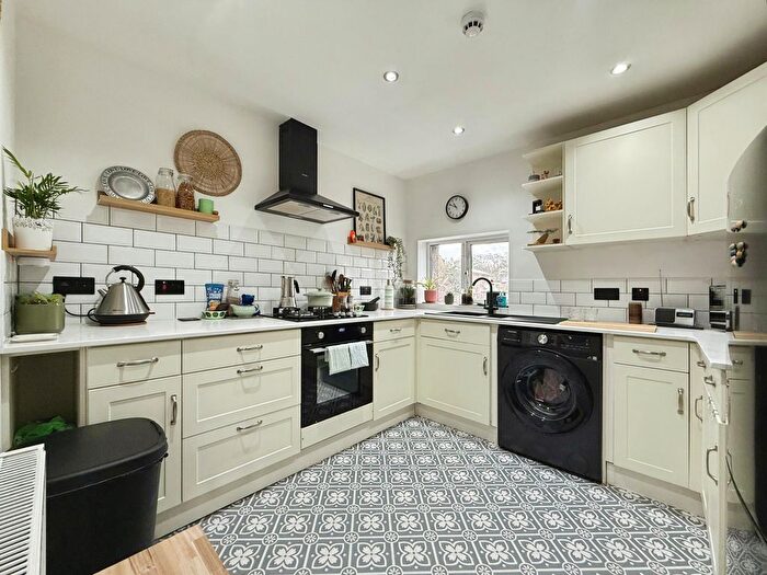 2 Bedroom Flat For Sale In Lyme Street, Axminster, EX13