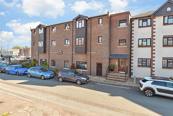 3 Bedroom Flat For Sale In Little London, Newport, Isle Of Wight, PO30