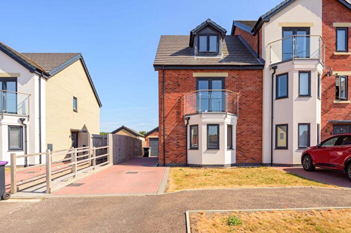 4 Bedroom End Of Terrace House For Sale In Greenland Square, Skegness, PE25