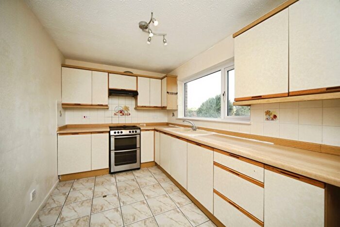 2 Bedroom Flat For Sale In Bacon Drive, Taunton, TA1