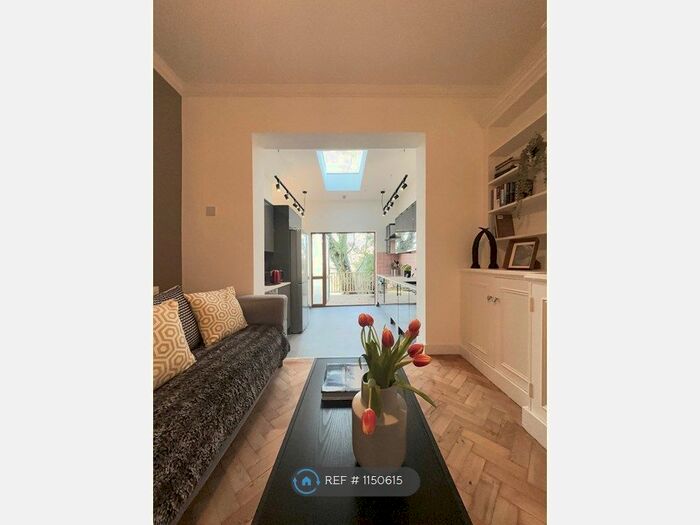 5 Bedroom Semi-Detached House To Rent In Bewlys Road, London, SE27