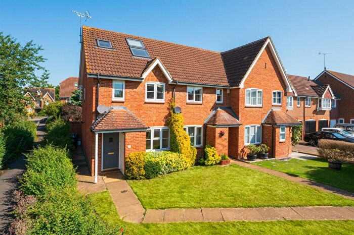 3 Bedroom End Of Terrace House For Sale In Farmers End, Charvil, Reading, RG10