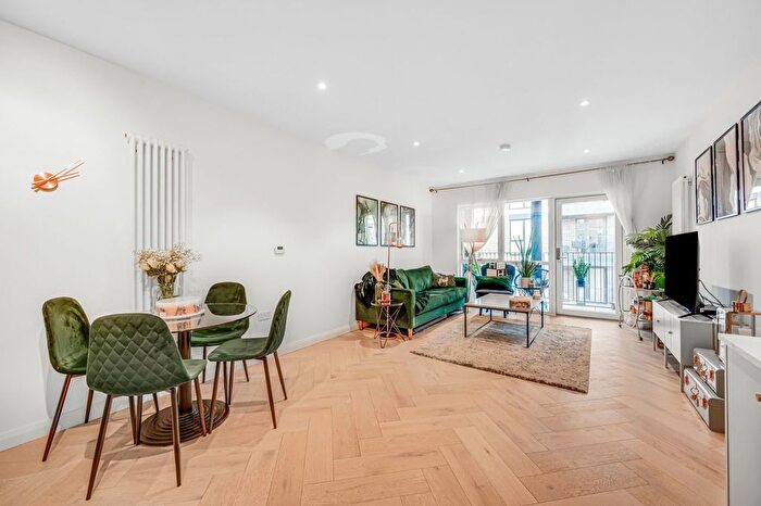 1 Bedroom Flat For Sale In Ravensbury Terrace, London, SW18