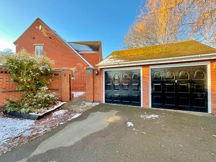 3 Bedroom Detached House For Sale In The Gatehouse, Ashton Close, Daventry, NN11