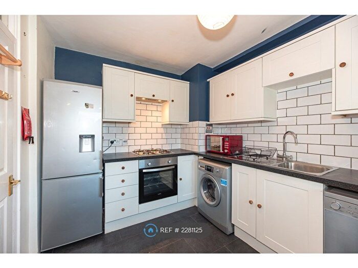 3 Bedroom Maisonette To Rent In Macaulay Road, London, SW4