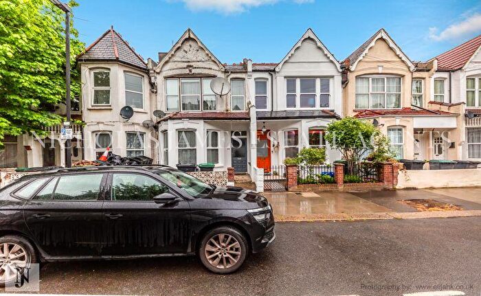 3 Bedroom Terraced House To Rent In Arcadian Gardens, Wood Green, London, N22