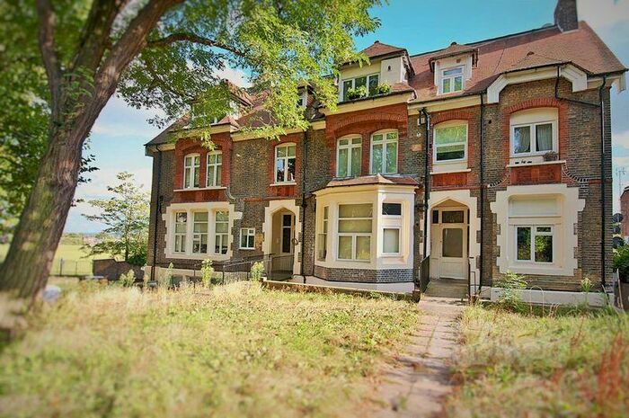 3 Bedroom Apartment To Rent In Mount View Road, Stroud Green, N4