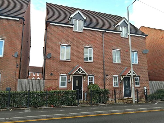 3 Bedroom End Of Terrace House To Rent In Dean Lane, M40