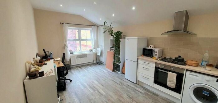 1 Bedroom Flat To Rent In Philip Lane, Seven Sisters, N14