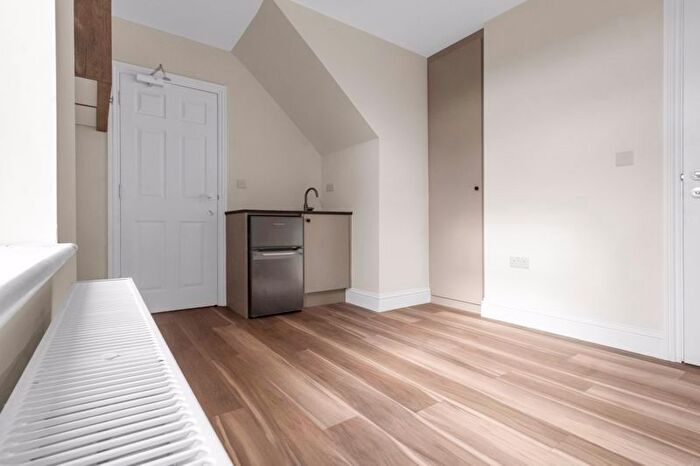 Studio To Rent In Muswell Hill, London, N10