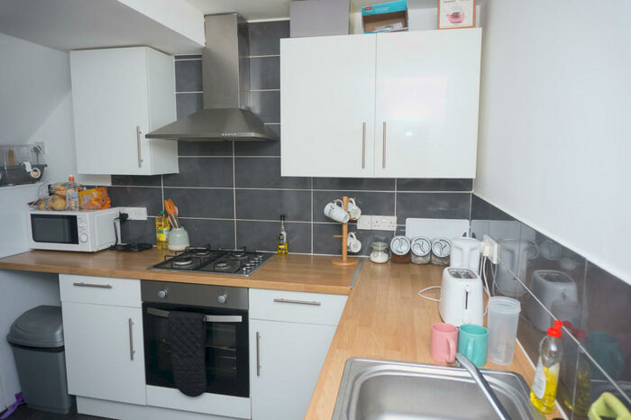 2 Bedroom Property To Rent In Napier Terrace, Basement, PL4