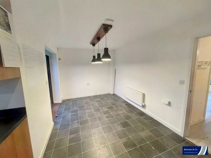 4 Bedroom Semi-Detached House To Rent In Fen Street, Brooklands, MK10