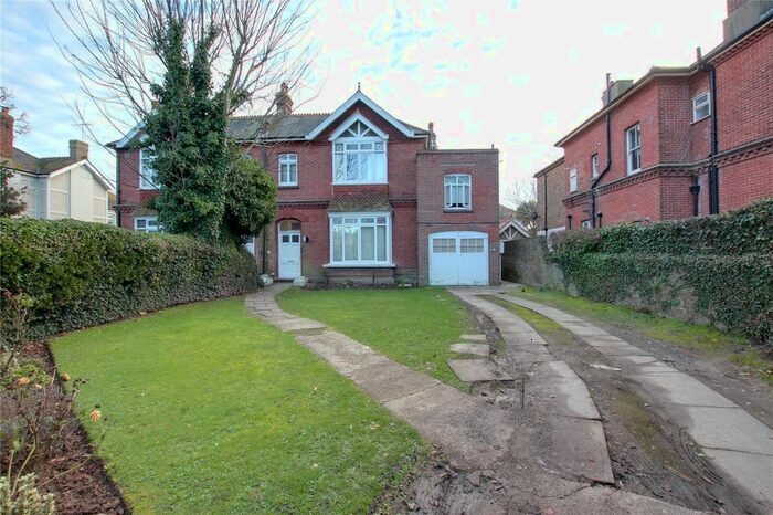 1 Bedroom Flat To Rent In Richmond Road, Worthing, West Sussex, BN11