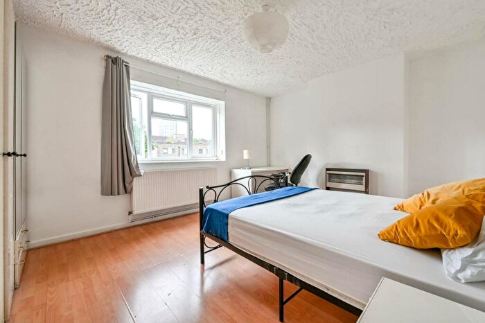 3 Bedroom Flat To Rent In Evelyn Court, Hoxton, London, N1