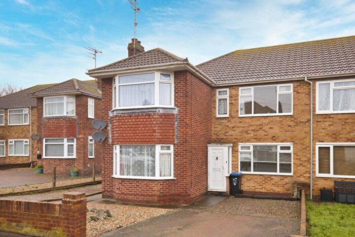 2 Bedroom Maisonette For Sale In Yarrow Close, Broadstairs, CT10