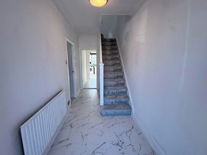 4 Bedroom Terraced House To Rent In Park Avenue, Southall, UB1