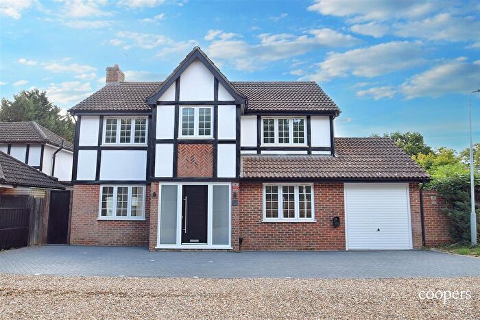 4 Bedroom Detached House To Rent In Kingfisher Close, Northwood, HA6