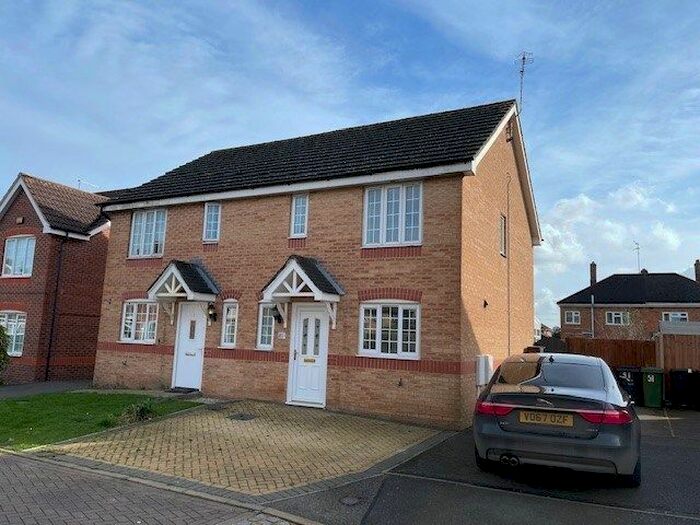 3 Bedroom Semi-Detached House To Rent In Yardley Close, Corby, NN17
