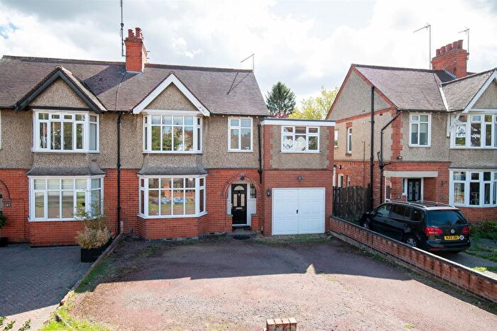 3 Bedroom Semi-detached House For Sale In Northampton Road, Wellingborough, NN8