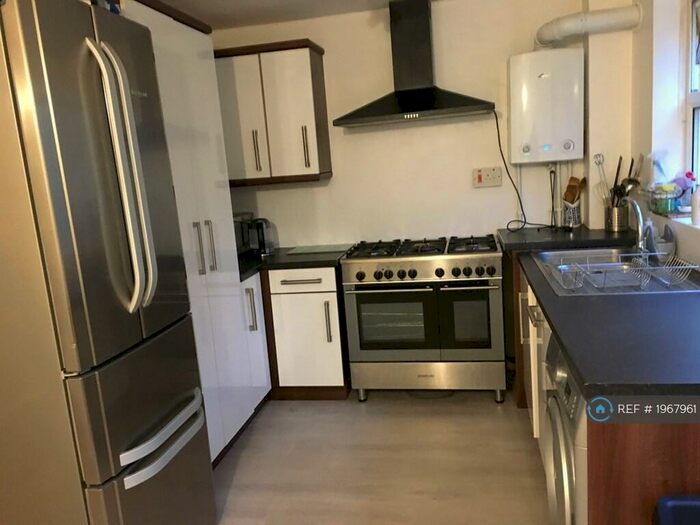 2 Bedroom Flat To Rent In Thorpe Way, Cambridge, CB5