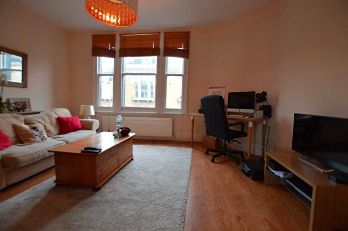 1 Bedroom Flat To Rent In Church Street, Stoke Newington, N16
