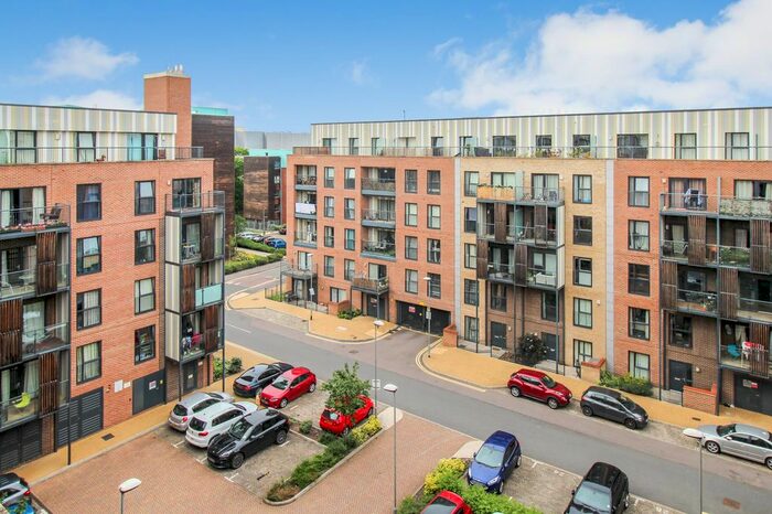 1 Bedroom Flat To Rent In Maxwell Road, Romford, RM7