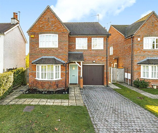 4 Bedroom Detached House For Sale In West End, Woking, Surrey, GU24