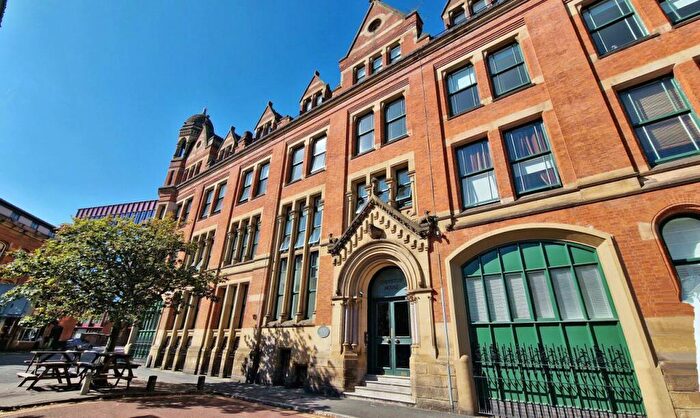 2 Bedroom Apartment To Rent In Chepstow House, M1