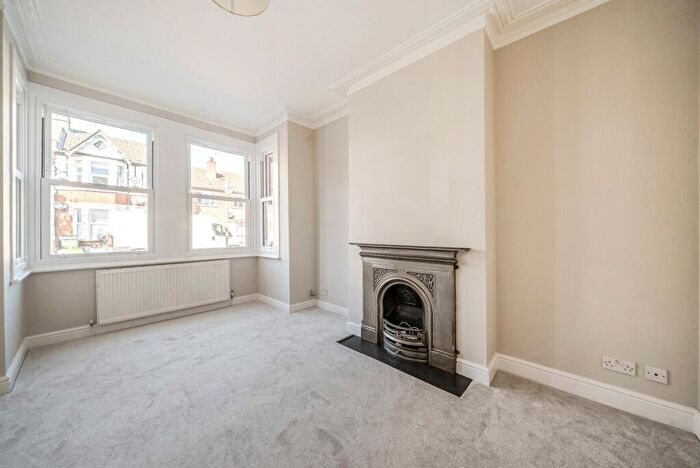 2 Bedroom Flat To Rent In Albemarle Gardens, New Malden, KT3