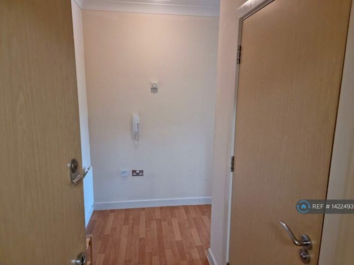 2 Bedroom Flat To Rent In Rotary Way, Colchester, CO3