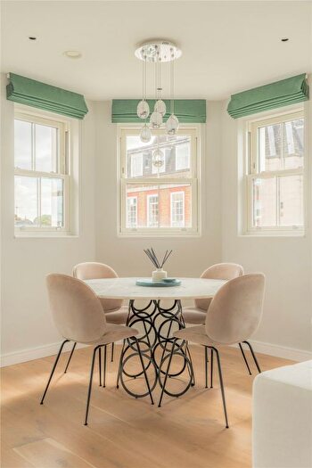 2 Bedroom Flat For Sale In Old Brompton Road, Earls Court, SW5