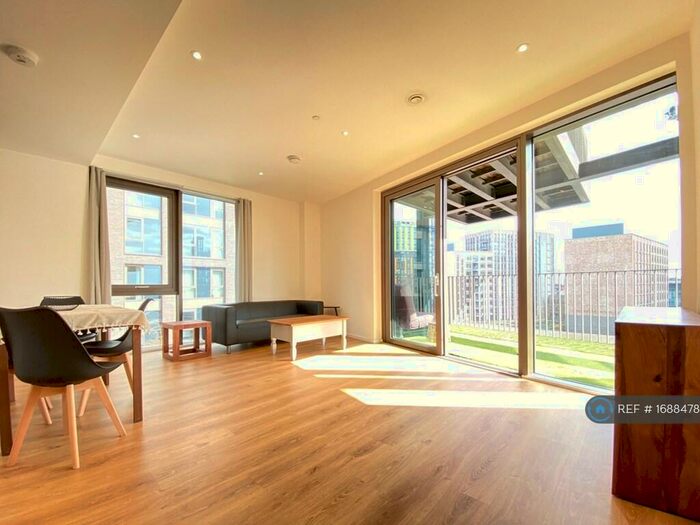 2 Bedroom Flat To Rent In Embassy Gardens, London, SW11